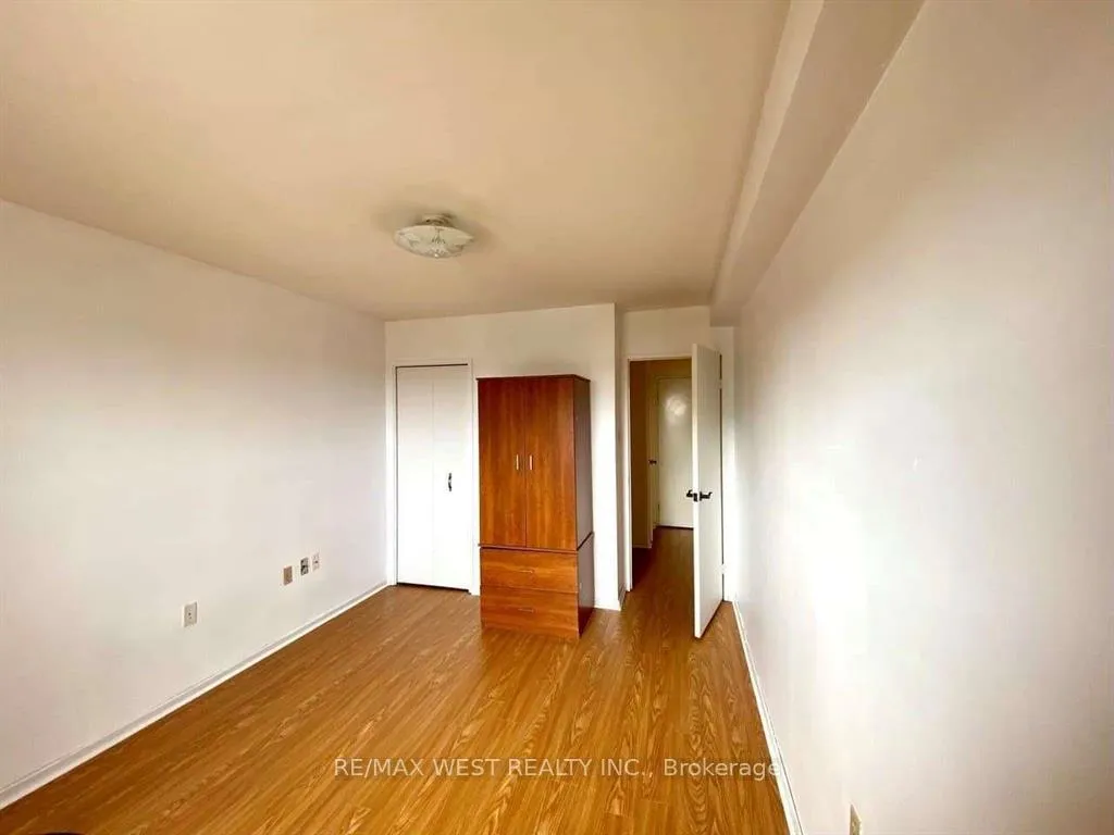 Photo 9 of Unit 905, 130 Neptune Drive, Toronto, Englemount-Lawrence — HOMEH