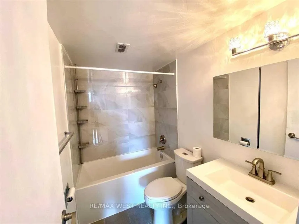 Photo 11 of Unit 905, 130 Neptune Drive, Toronto, Englemount-Lawrence — HOMEH