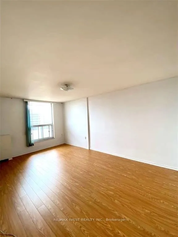 Photo 12 of Unit 905, 130 Neptune Drive, Toronto, Englemount-Lawrence — HOMEH