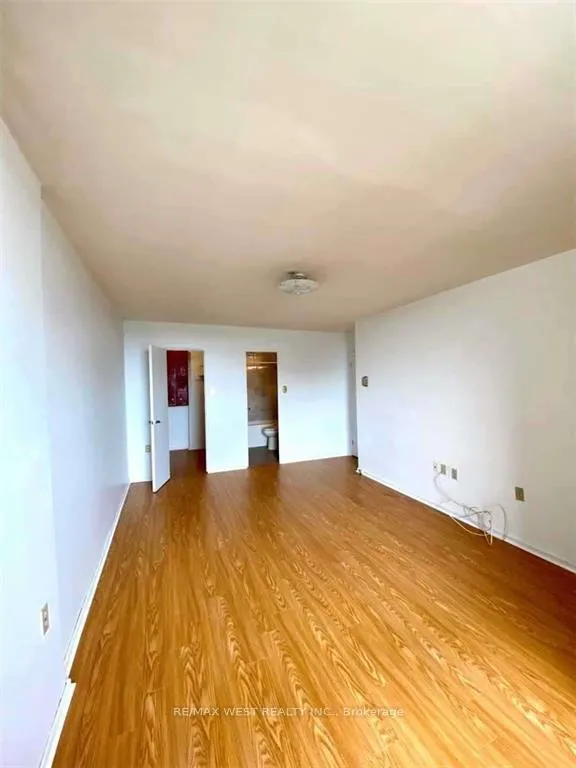 Photo 13 of Unit 905, 130 Neptune Drive, Toronto, Englemount-Lawrence — HOMEH