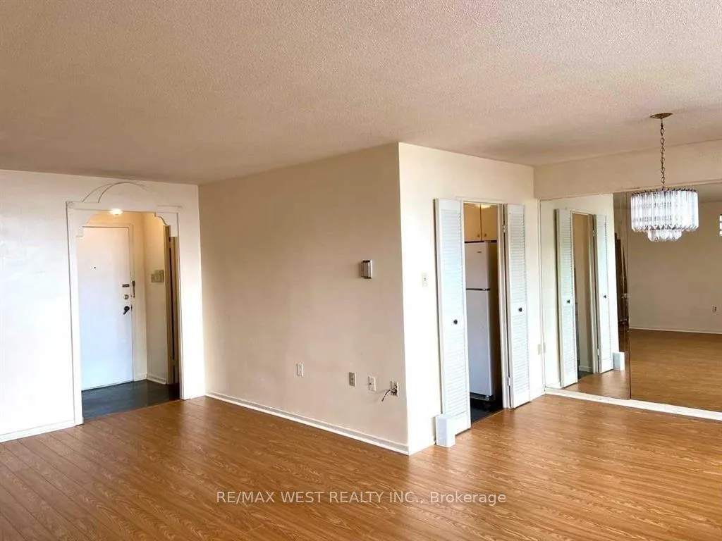 Photo 14 of Unit 905, 130 Neptune Drive, Toronto, Englemount-Lawrence — HOMEH