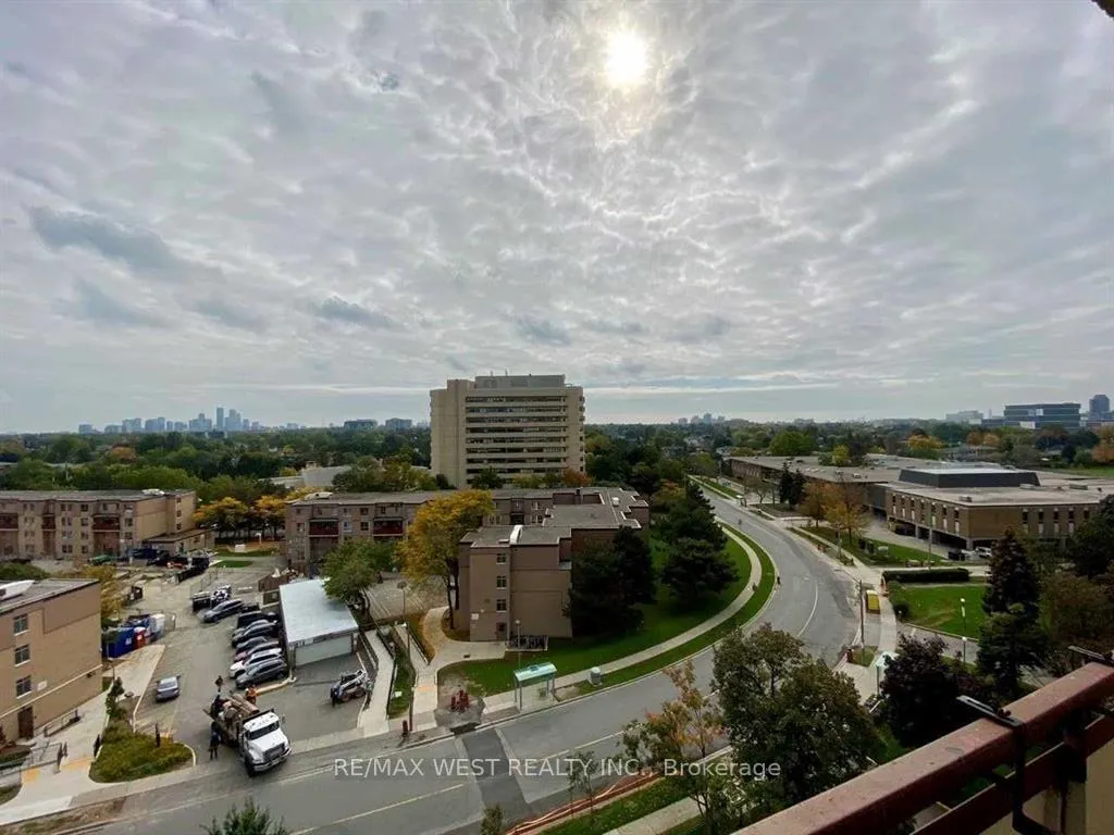Photo 15 of Unit 905, 130 Neptune Drive, Toronto, Englemount-Lawrence — HOMEH