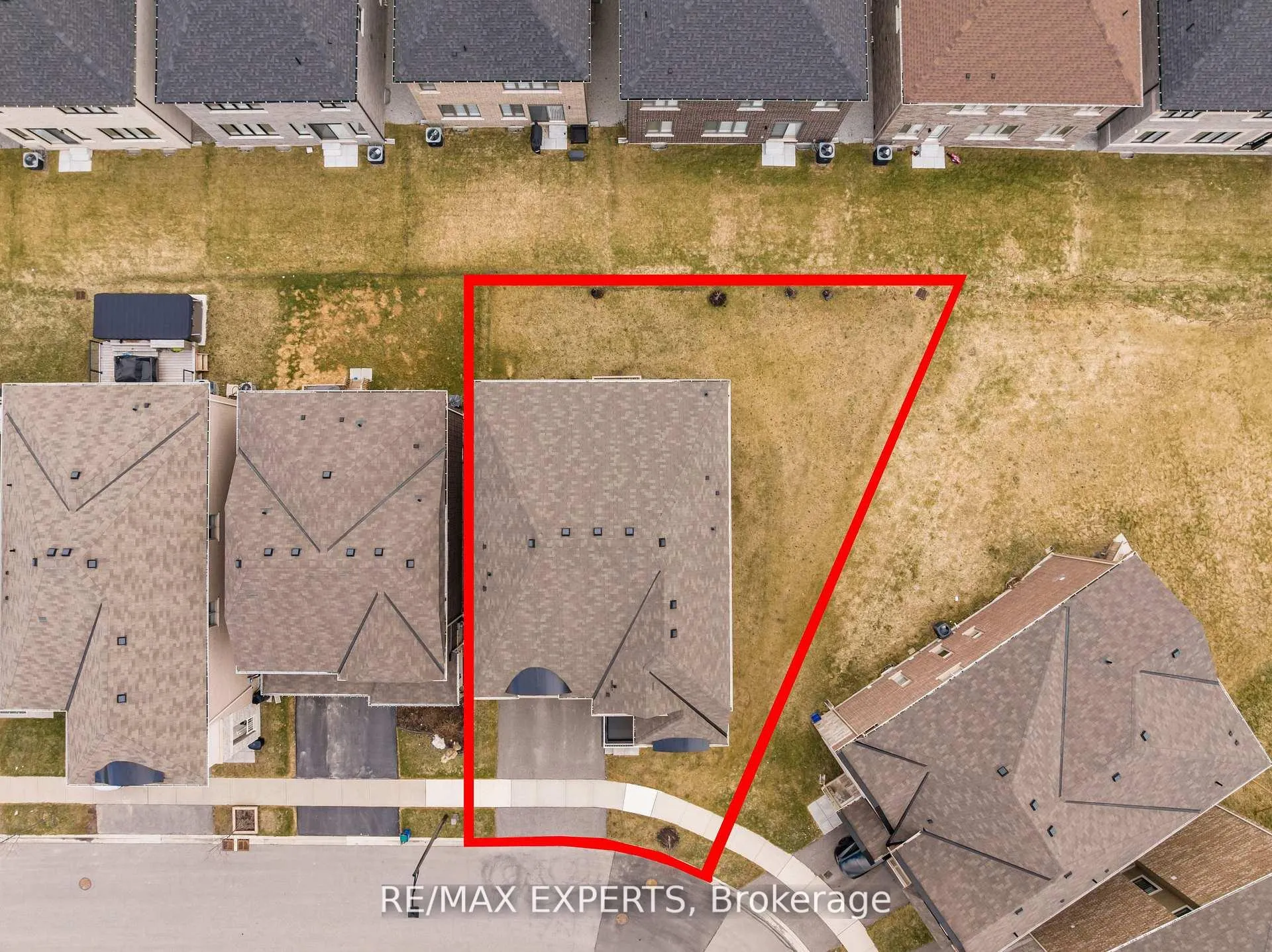 Photo 3 of 857 Magnolia Terrace, Milton, Cobban — HOMEH
