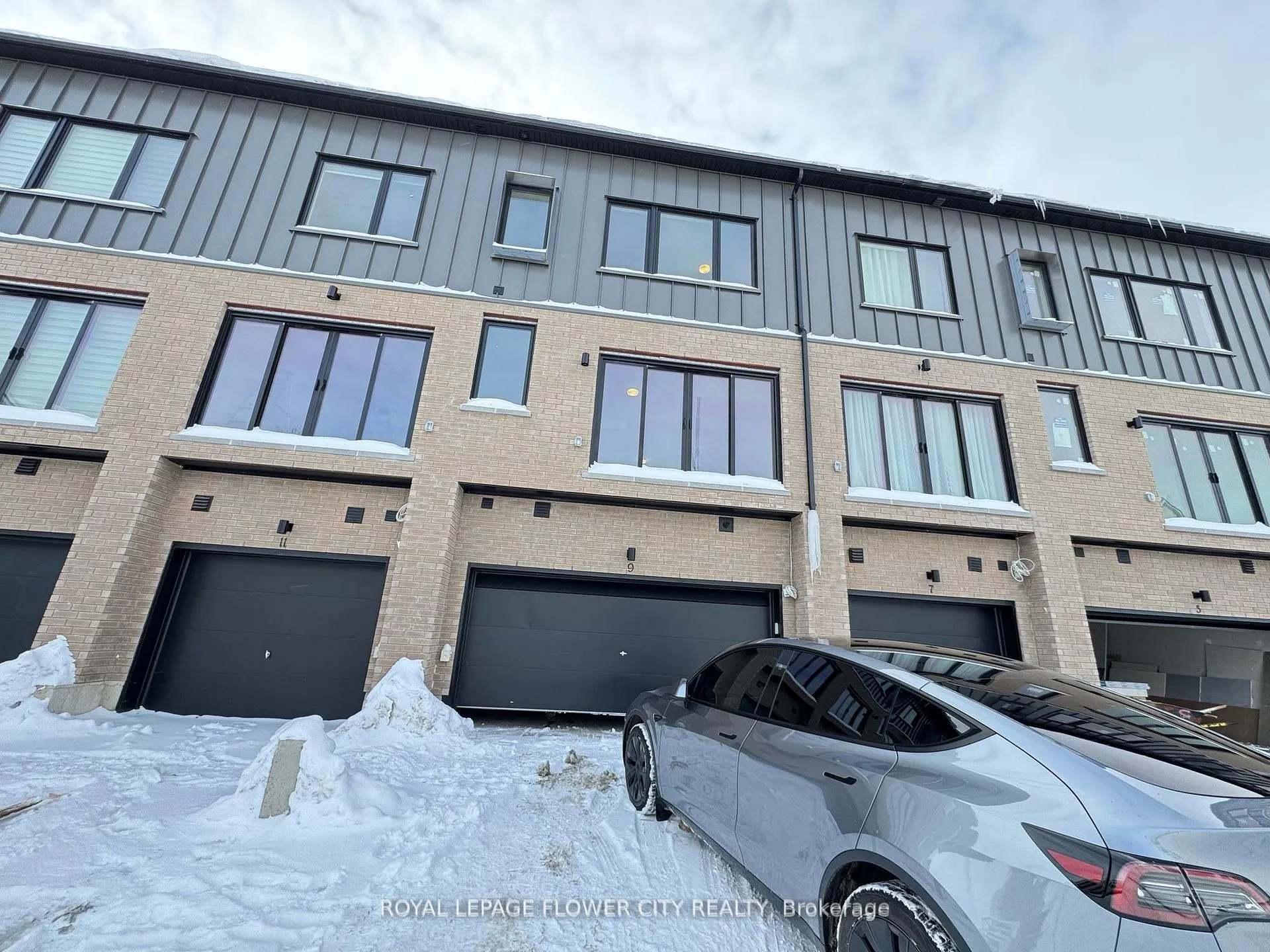 Photo 2 of 9 Rainwater Lane, Barrie, Holly — HOMEH