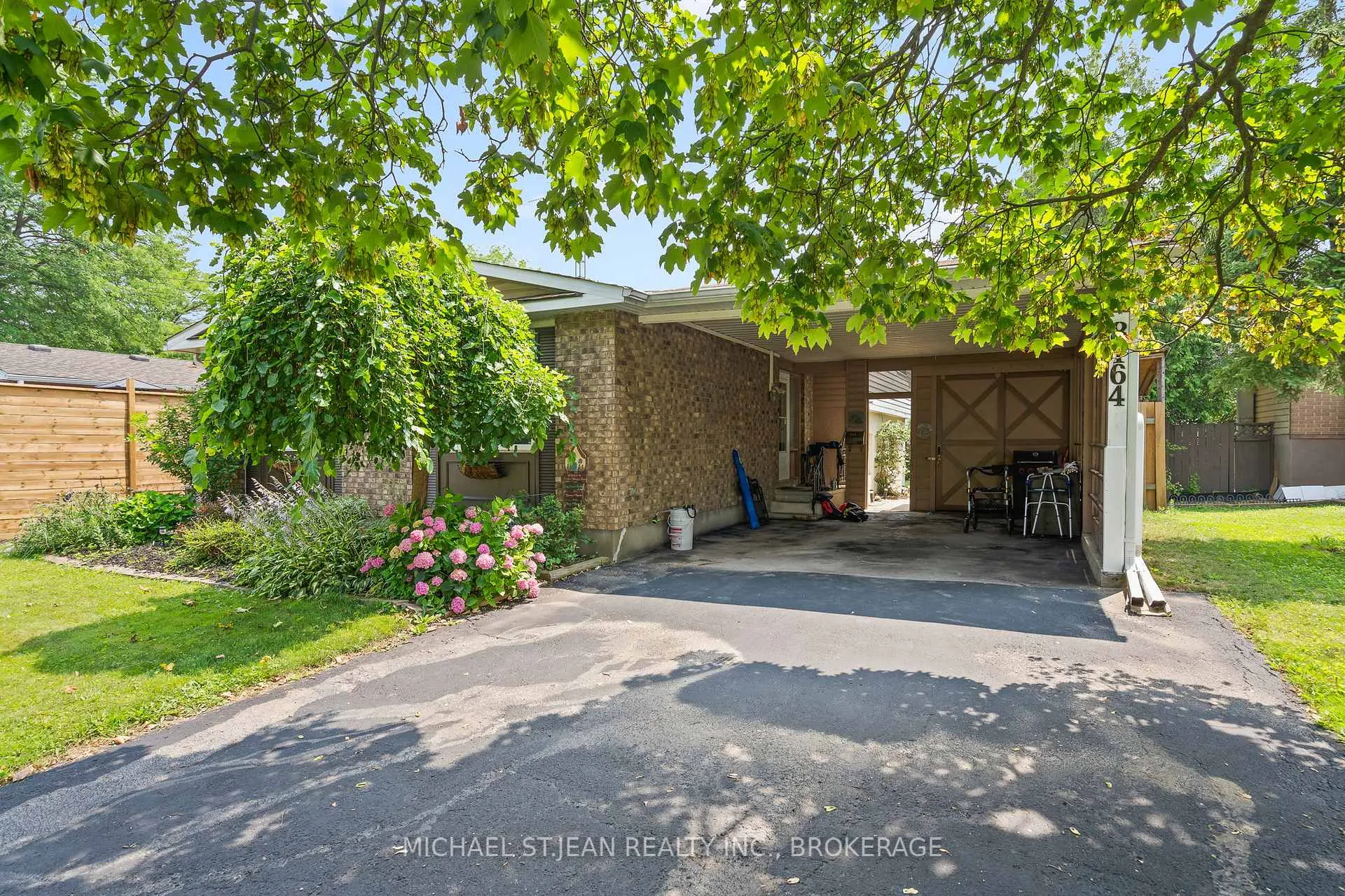 Photo 3 of 8164 Catalina Street, Niagara Falls, West Wood — HOMEH