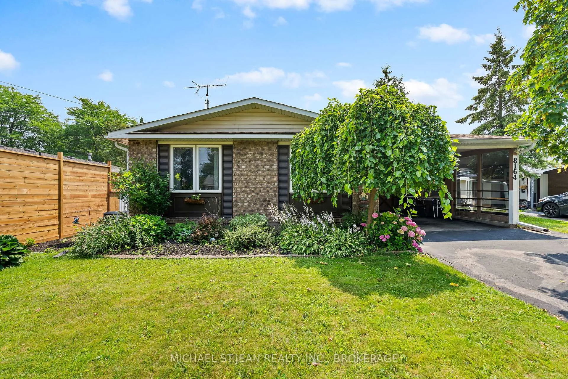 Photo 4 of 8164 Catalina Street, Niagara Falls, West Wood — HOMEH