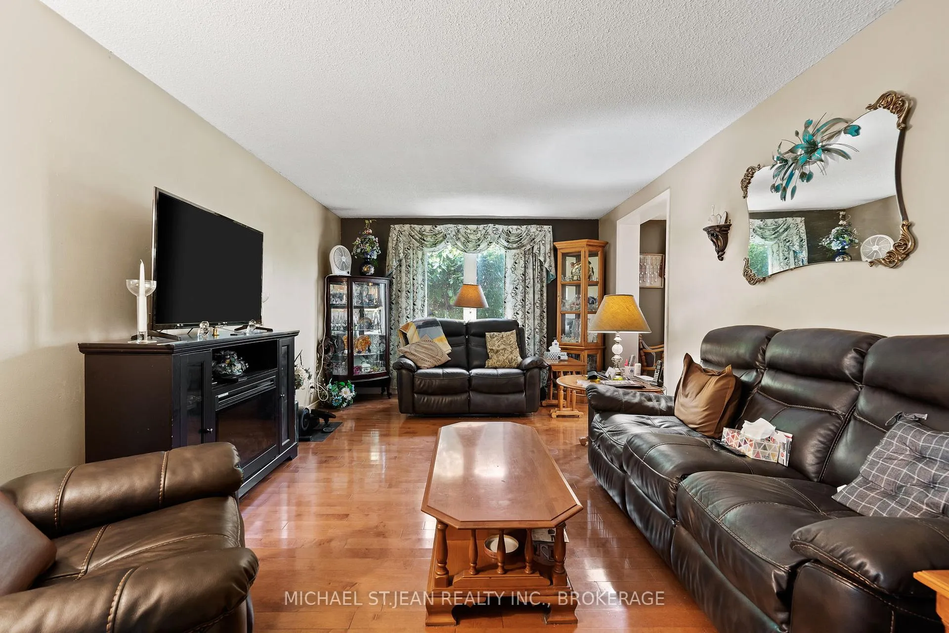 Photo 6 of 8164 Catalina Street, Niagara Falls, West Wood — HOMEH
