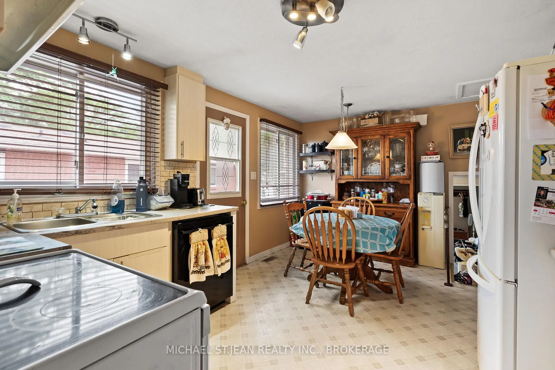 Photo 9 of 8164 Catalina Street, Niagara Falls, West Wood — HOMEH