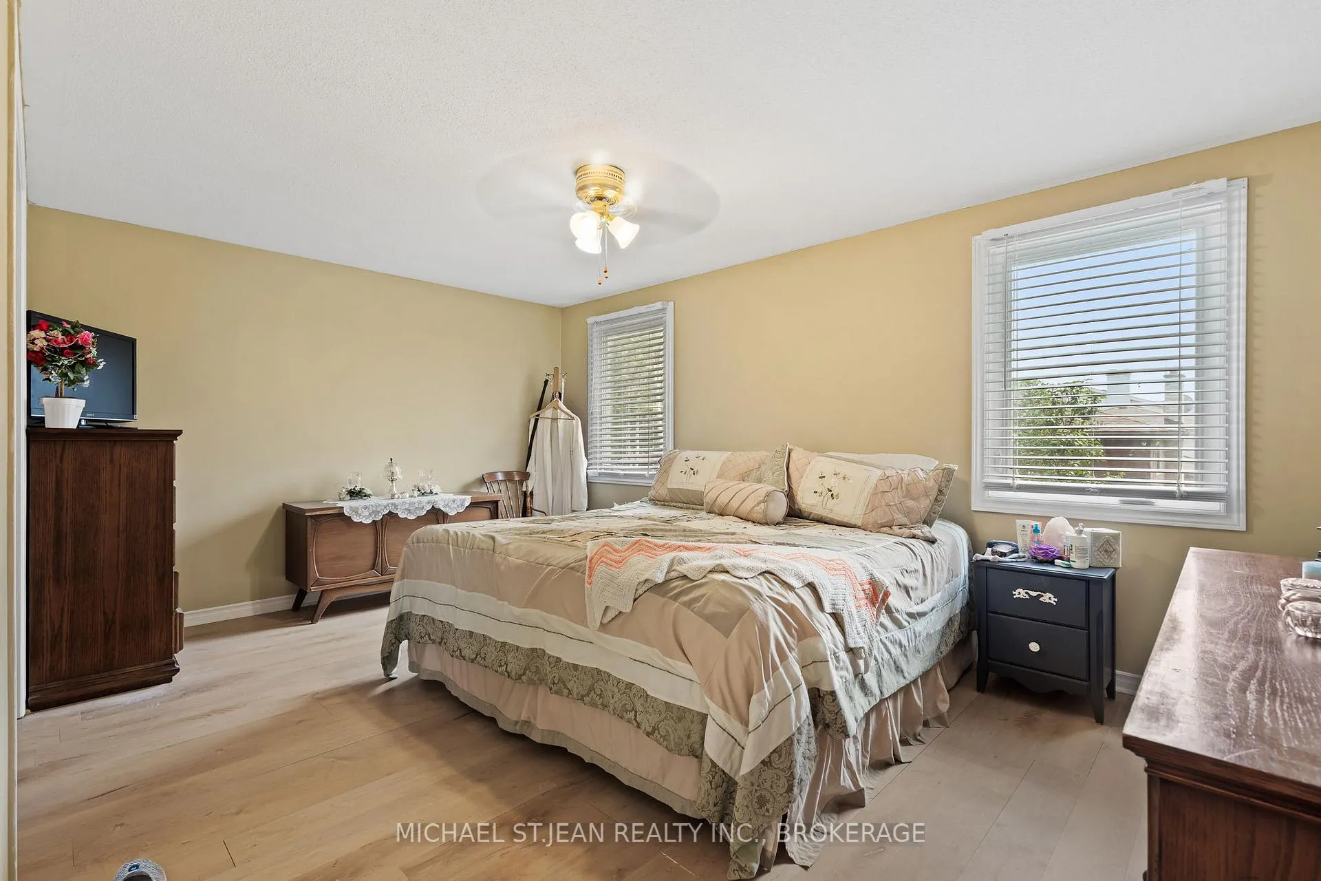 Photo 14 of 8164 Catalina Street, Niagara Falls, West Wood — HOMEH