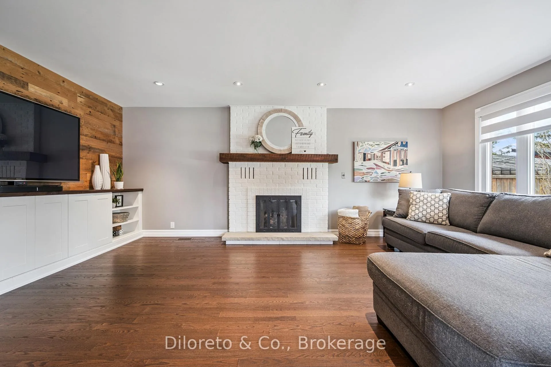 Photo 13 of 23 Old Colony Trail, Guelph, Kortright Hills — HOMEH