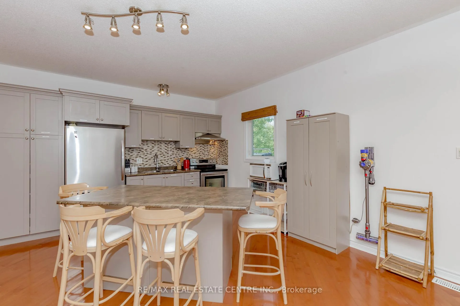 Photo 16 of 1102 Siesta Drive, Tiny, Rural Tiny — HOMEH