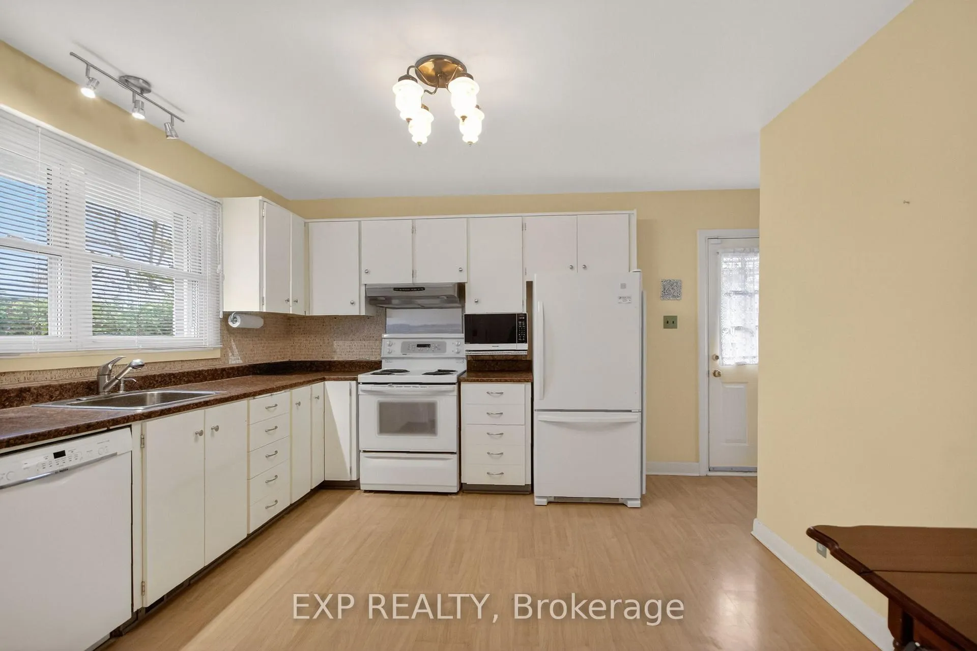 Photo 6 of 632 Chadburn Avenue, Ottawa, Riverview Park — HOMEH