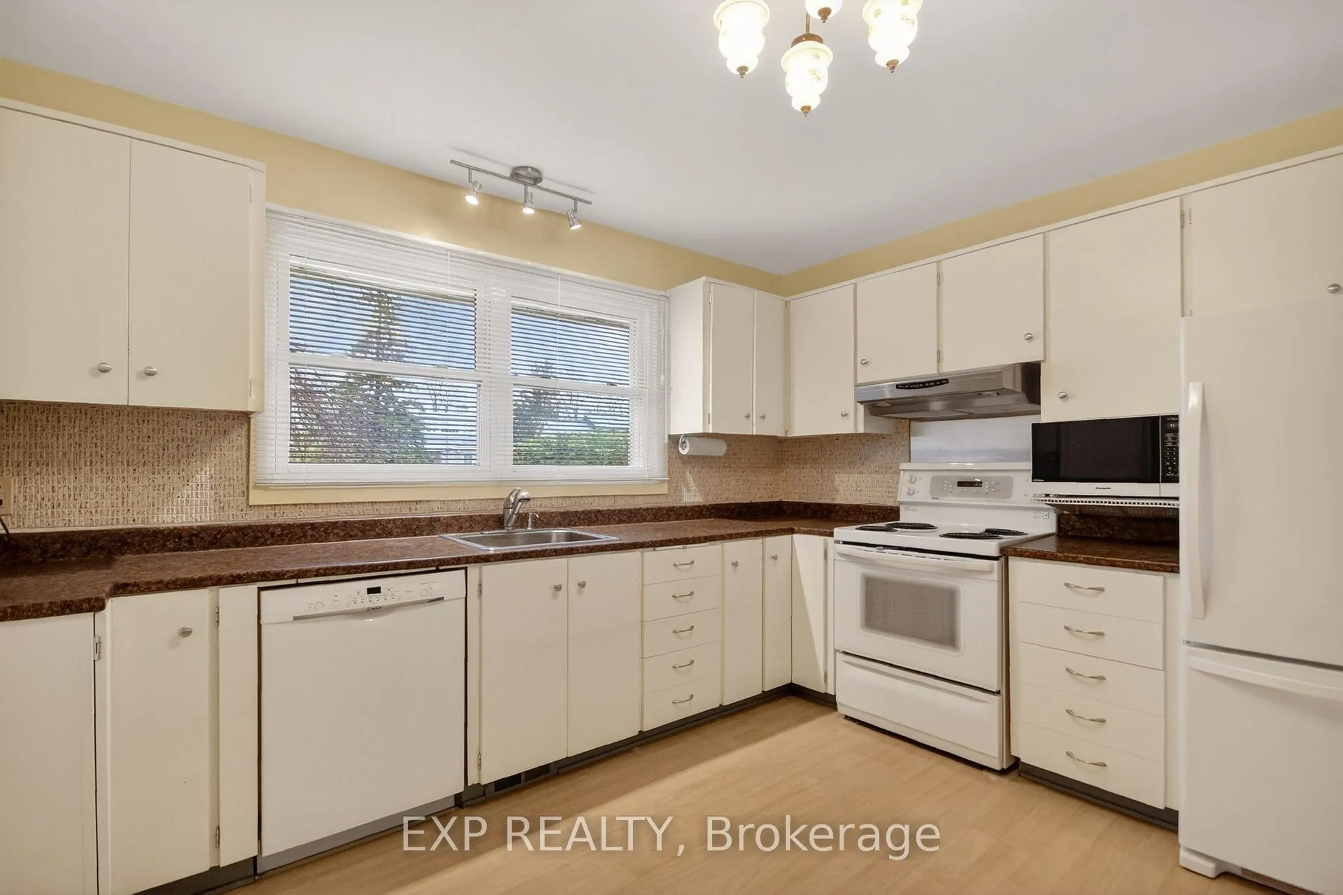 Photo 7 of 632 Chadburn Avenue, Ottawa, Riverview Park — HOMEH