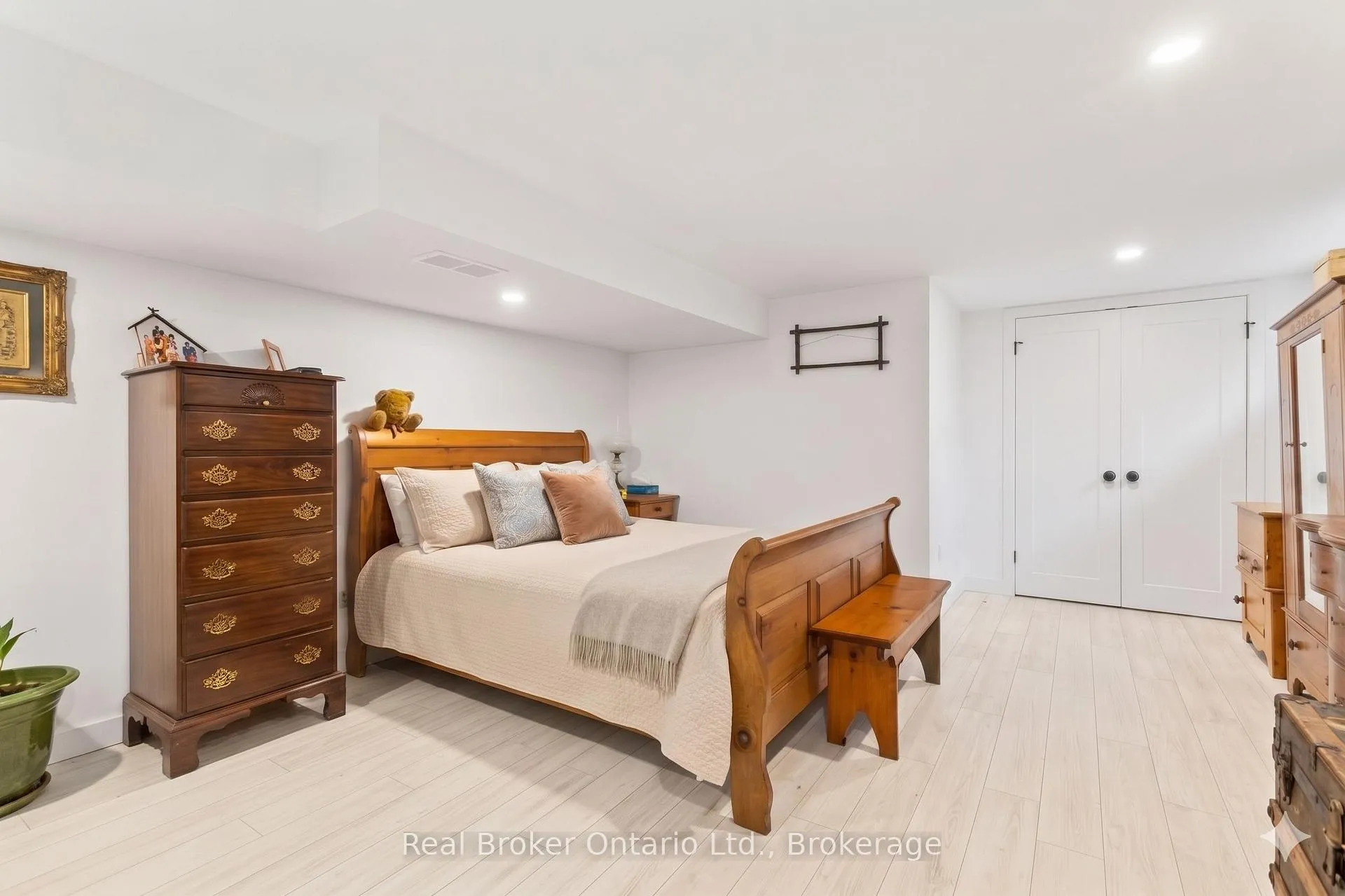 Photo 17 of 1050 9 Highway, South Bruce — HOMEH