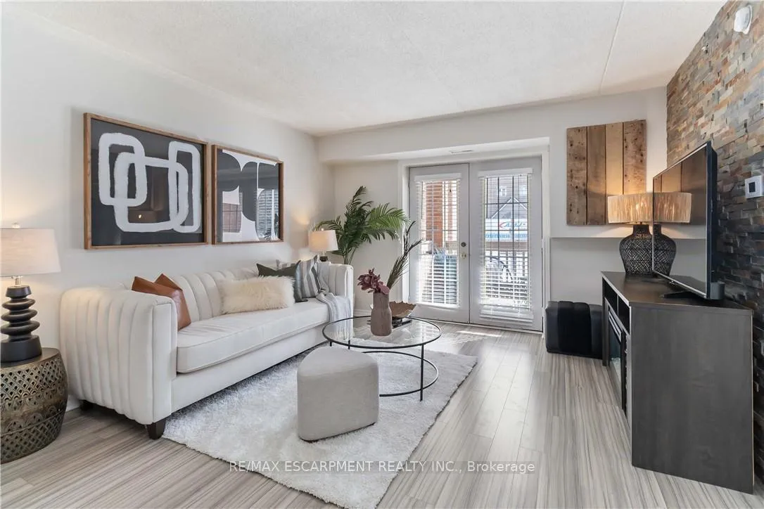 Photo 3 of Unit 110, 4015 Kilmer Drive, Burlington, Tansley — HOMEH