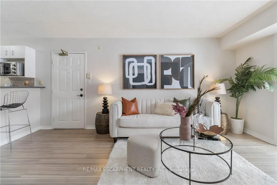 Photo 5 of Unit 110, 4015 Kilmer Drive, Burlington, Tansley — HOMEH