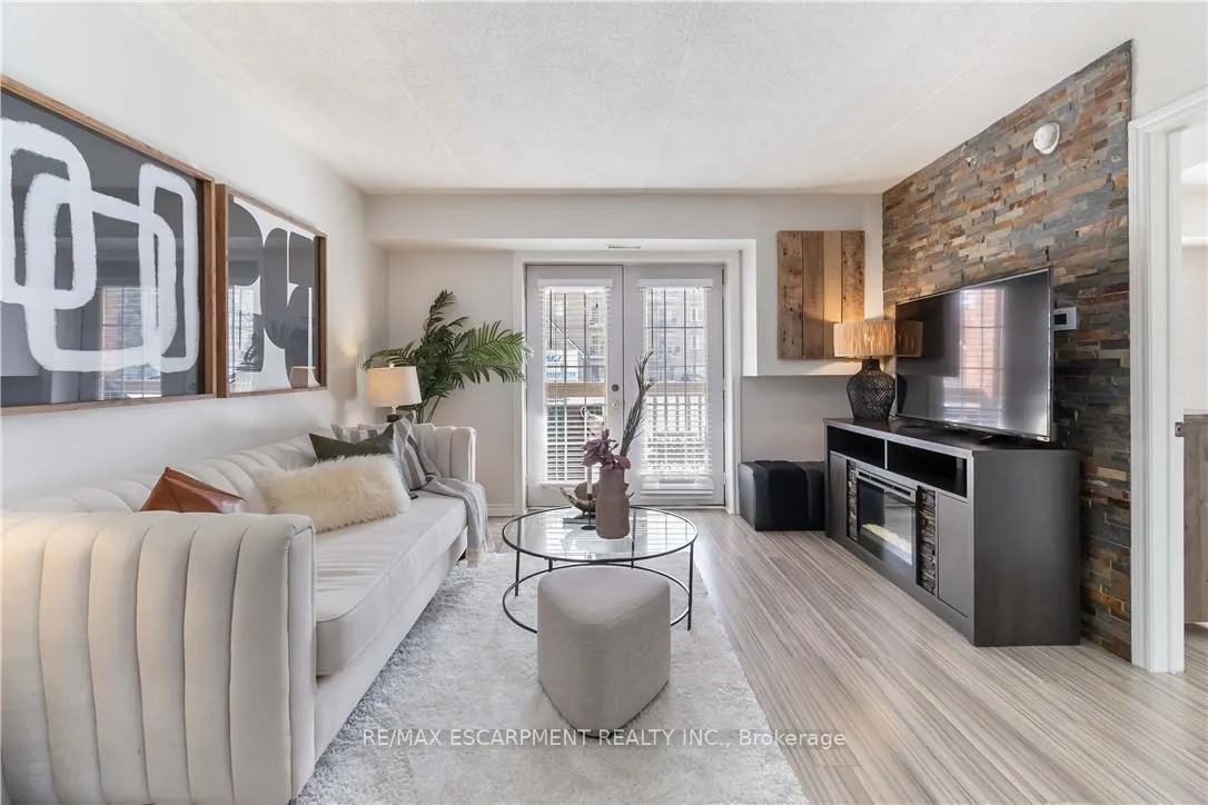 Photo 6 of Unit 110, 4015 Kilmer Drive, Burlington, Tansley — HOMEH
