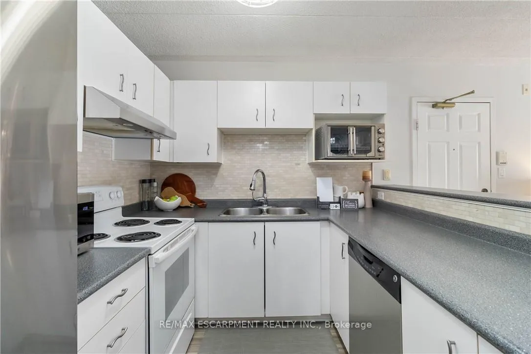 Photo 11 of Unit 110, 4015 Kilmer Drive, Burlington, Tansley — HOMEH