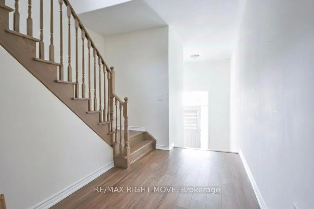 Photo 2 of 90 Atlantis Drive, Orillia — HOMEH