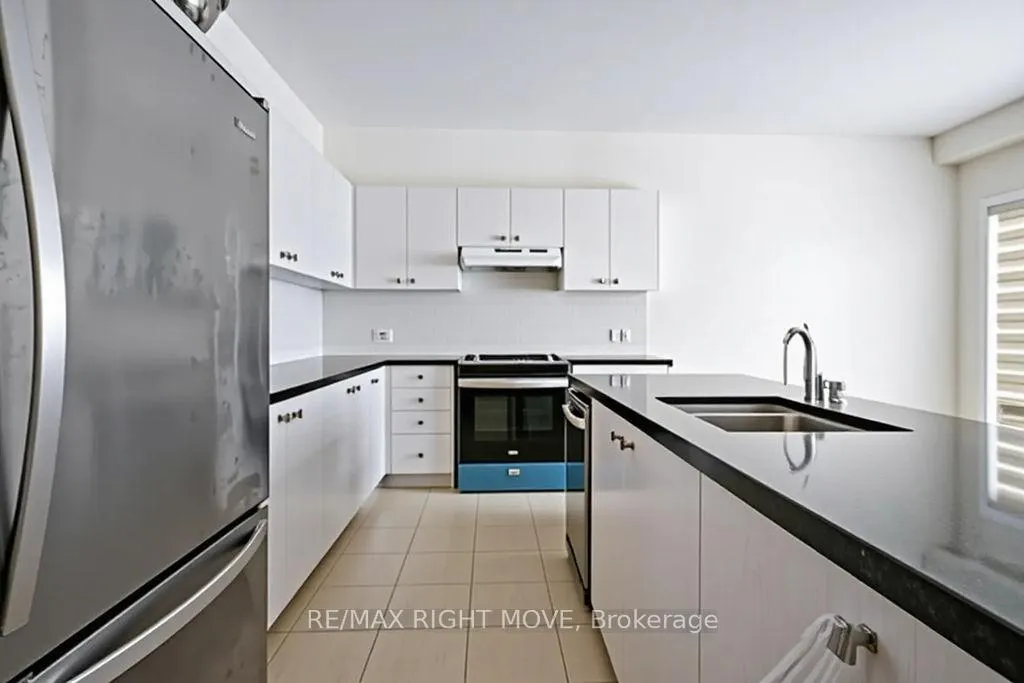 Photo 4 of 90 Atlantis Drive, Orillia — HOMEH
