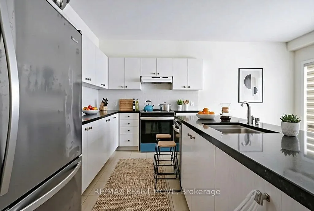 Photo 5 of 90 Atlantis Drive, Orillia — HOMEH