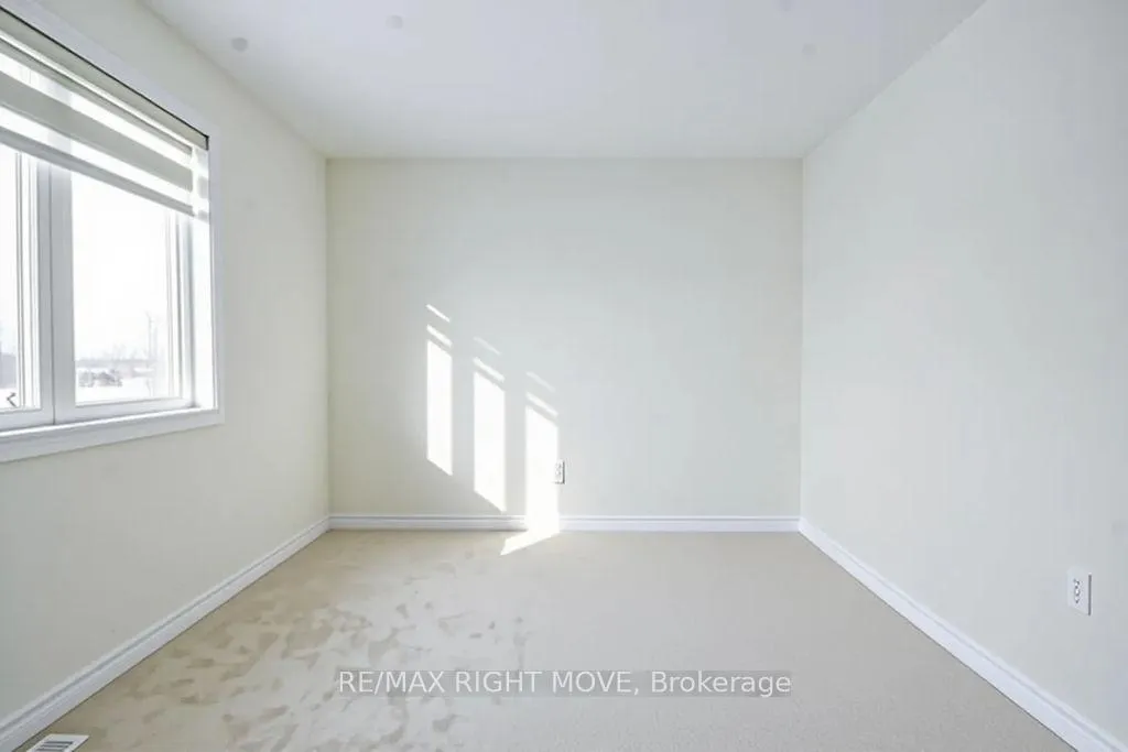 Photo 14 of 90 Atlantis Drive, Orillia — HOMEH