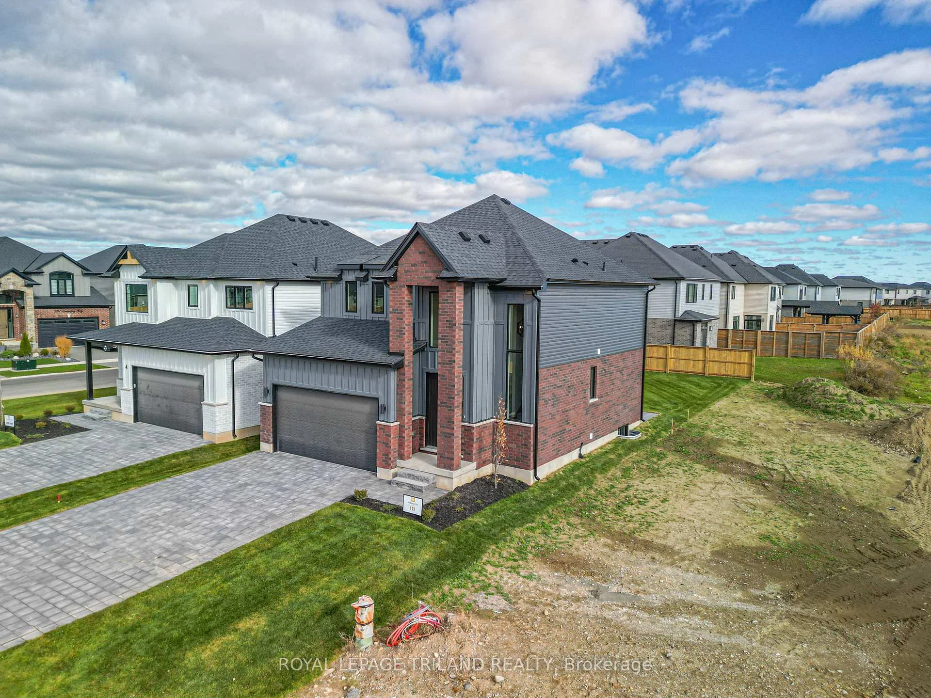Photo 5 of 27 Allister Drive, Middlesex Centre, Kilworth — HOMEH