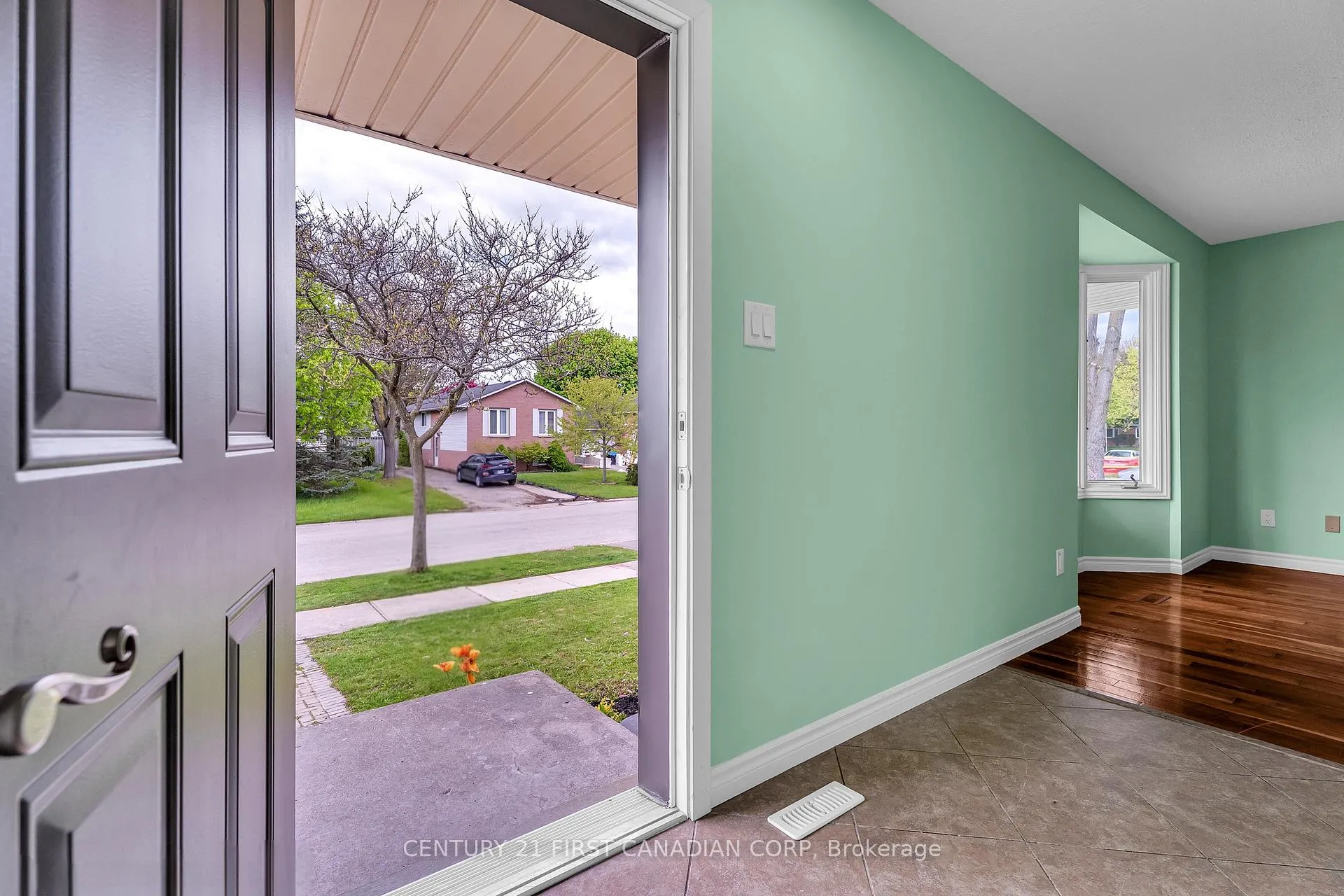 Photo 4 of 24 Blanchard Crescent, London, North I — HOMEH