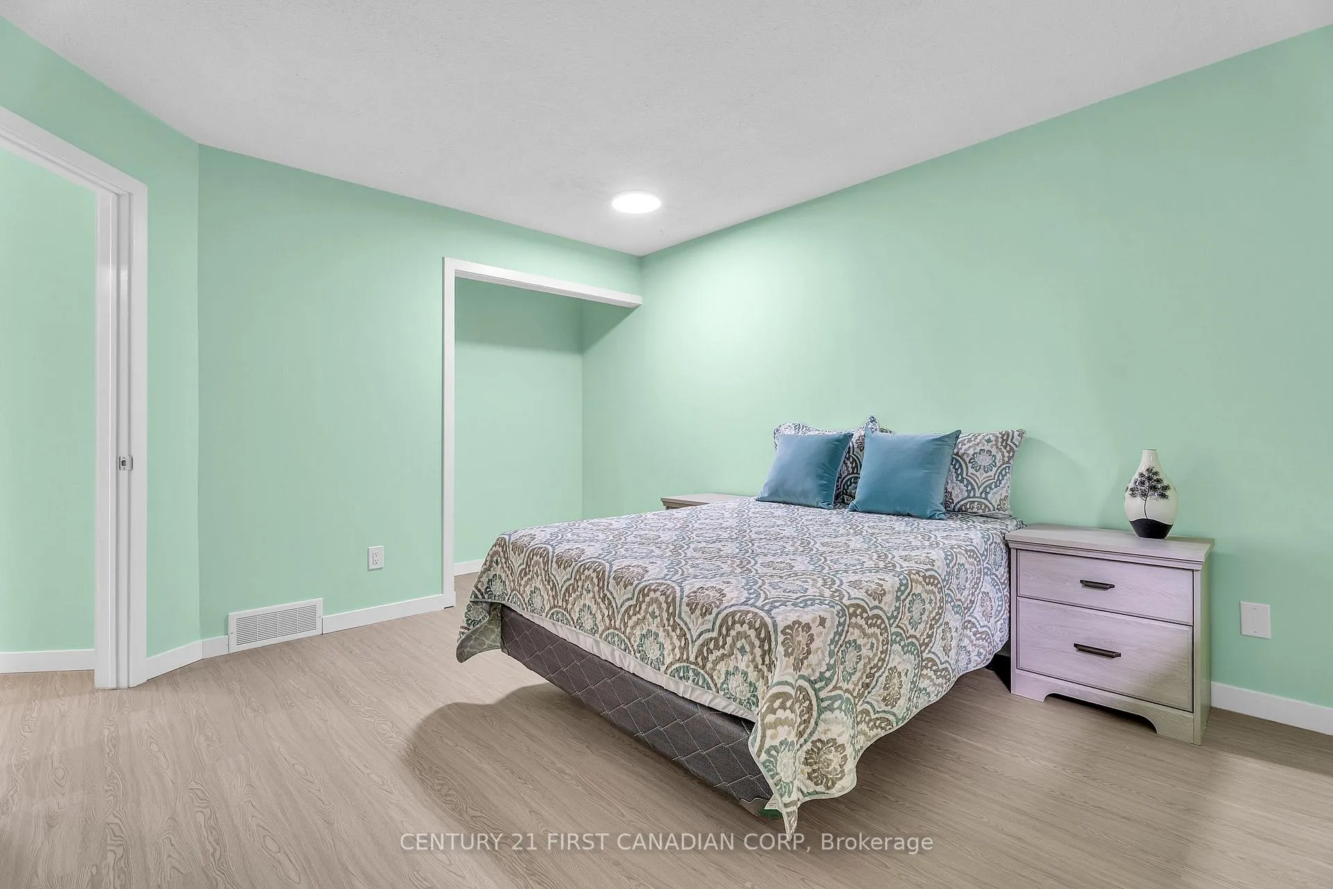 Photo 17 of 24 Blanchard Crescent, London, North I — HOMEH