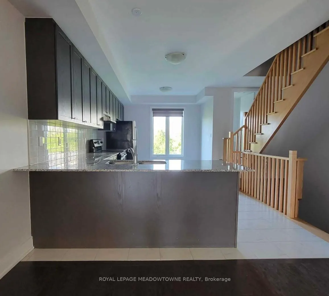 Photo 2 of 1048 Beach Comber Road, Mississauga, Lakeview — HOMEH
