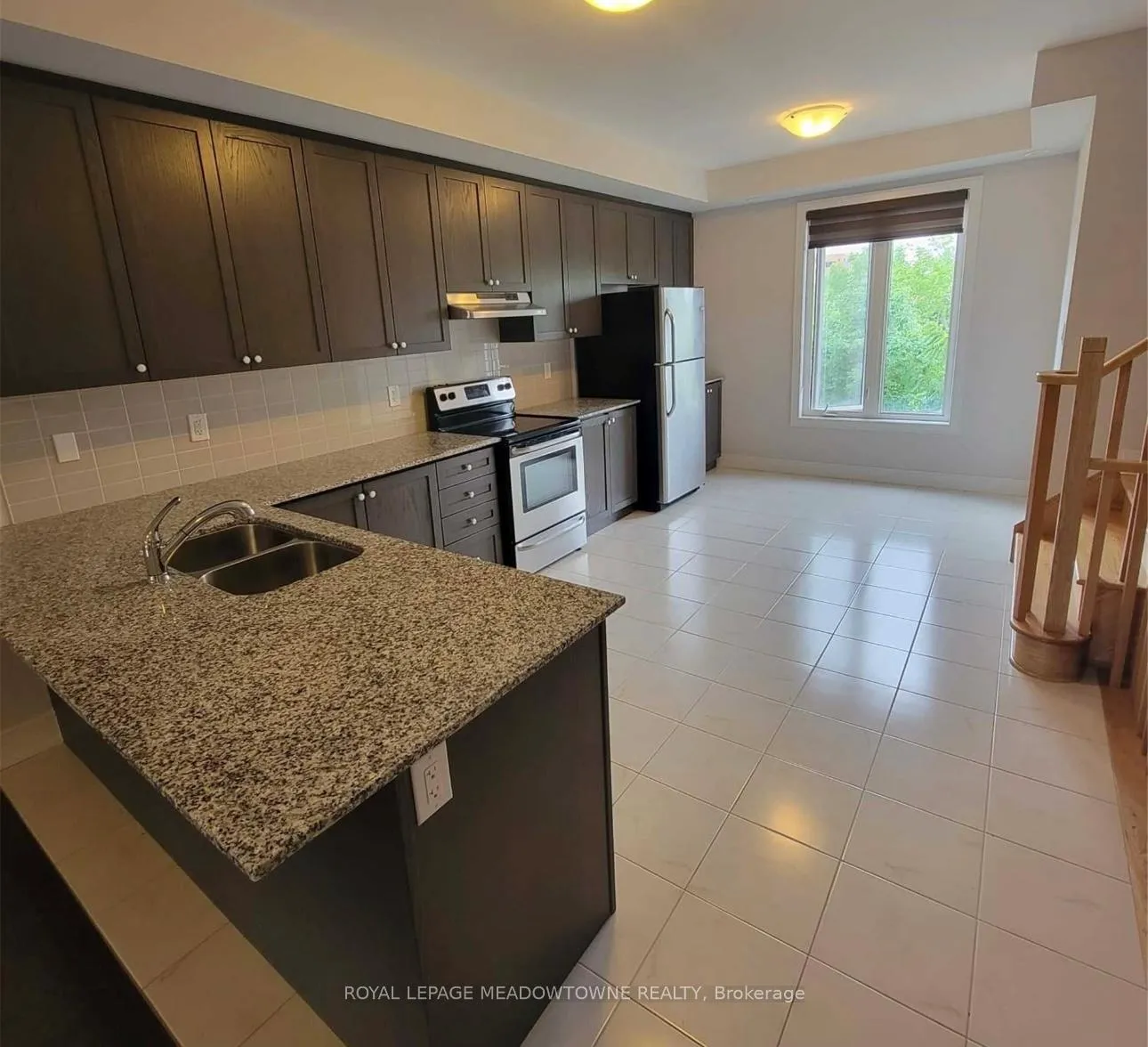 Photo 4 of 1048 Beach Comber Road, Mississauga, Lakeview — HOMEH