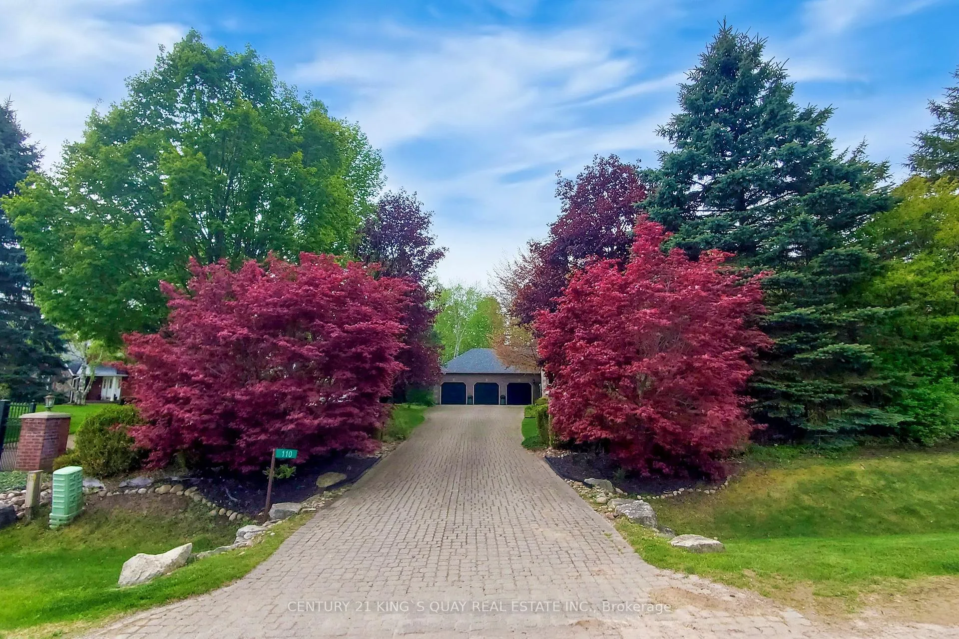 Photo 3 of 110 Crawford Crescent, Milton, Campbellville — HOMEH