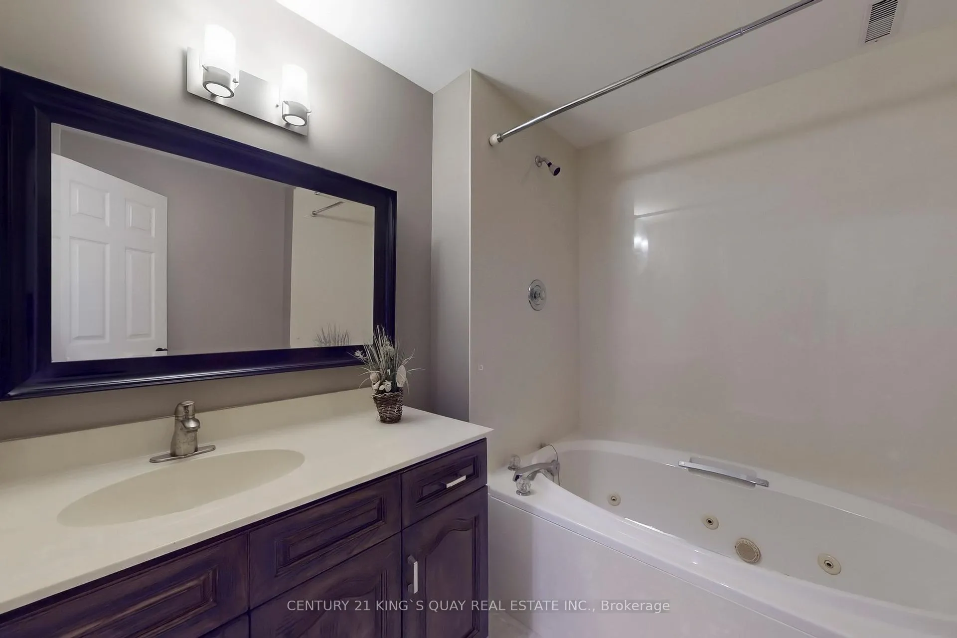 Photo 38 of 110 Crawford Crescent, Milton, Campbellville — HOMEH