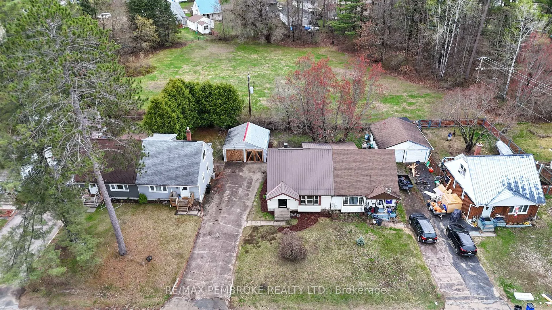 Photo 2 of 59 Rutherford Avenue, Deep River — HOMEH