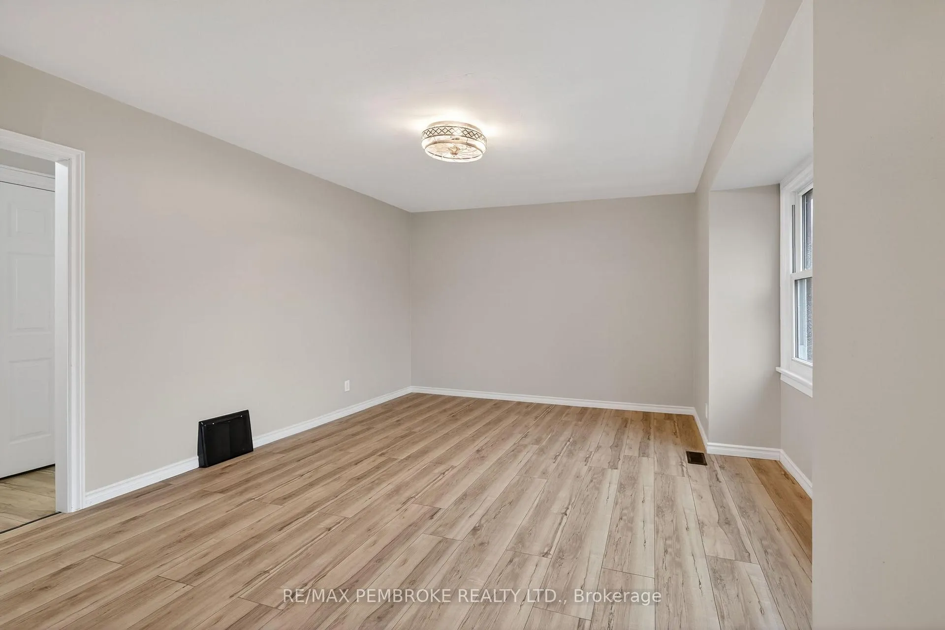 Photo 8 of 59 Rutherford Avenue, Deep River — HOMEH
