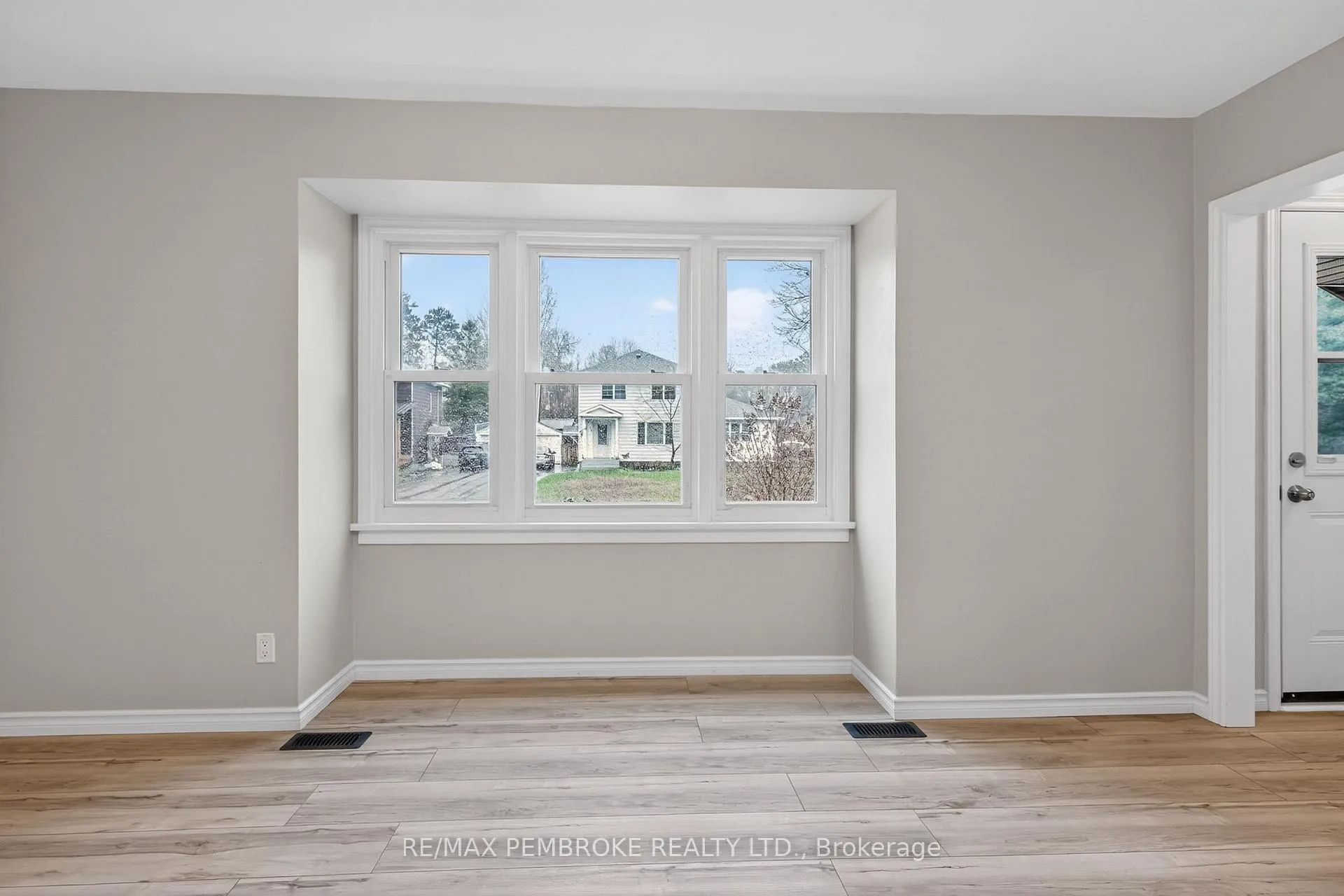 Photo 10 of 59 Rutherford Avenue, Deep River — HOMEH