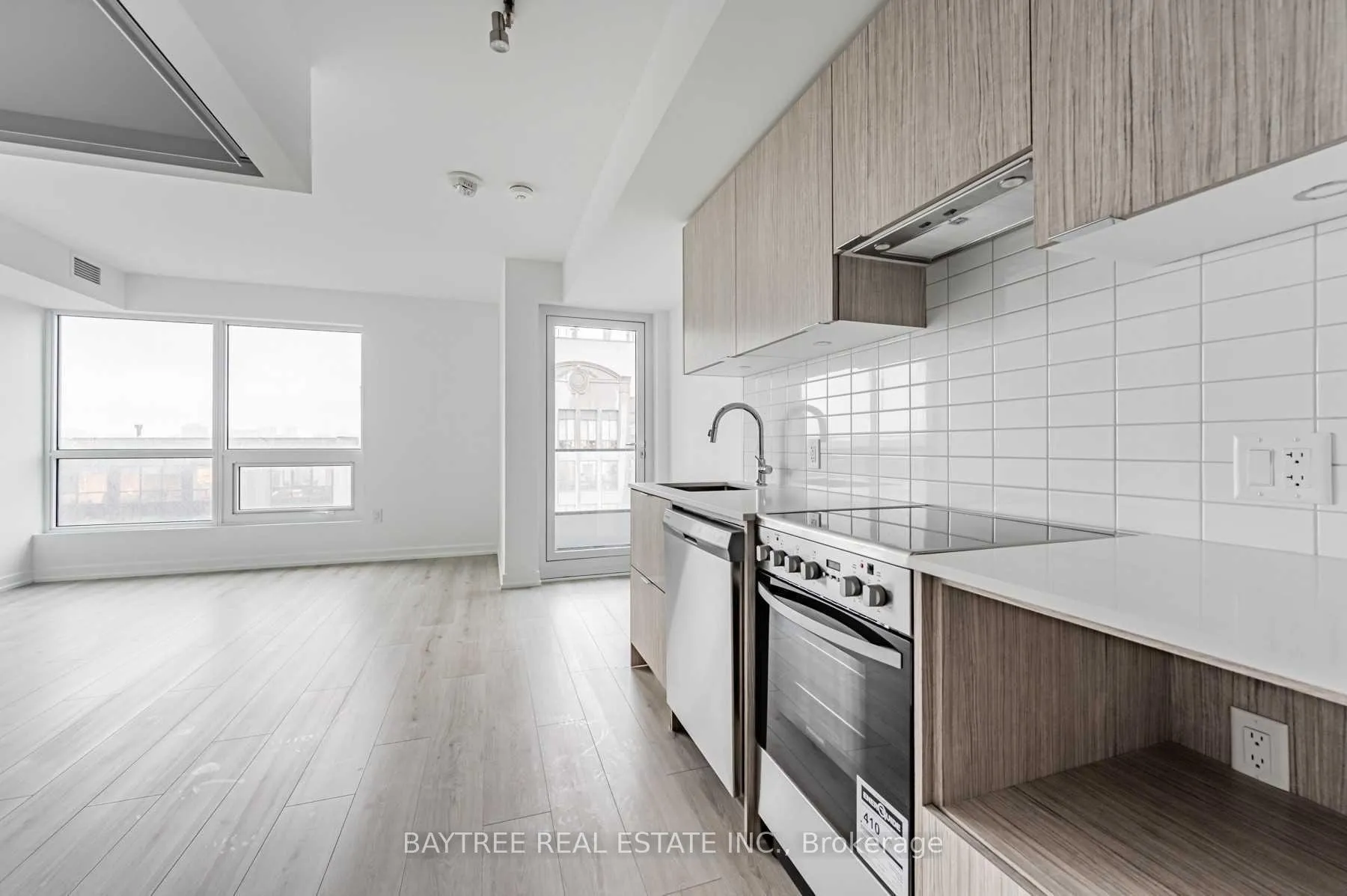Front of Unit 1307, 395 Bloor Street E