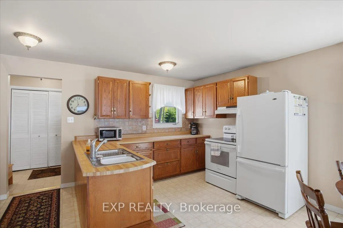 Photo 6 of 69 33rd Street N, Wasaga Beach — HOMEH