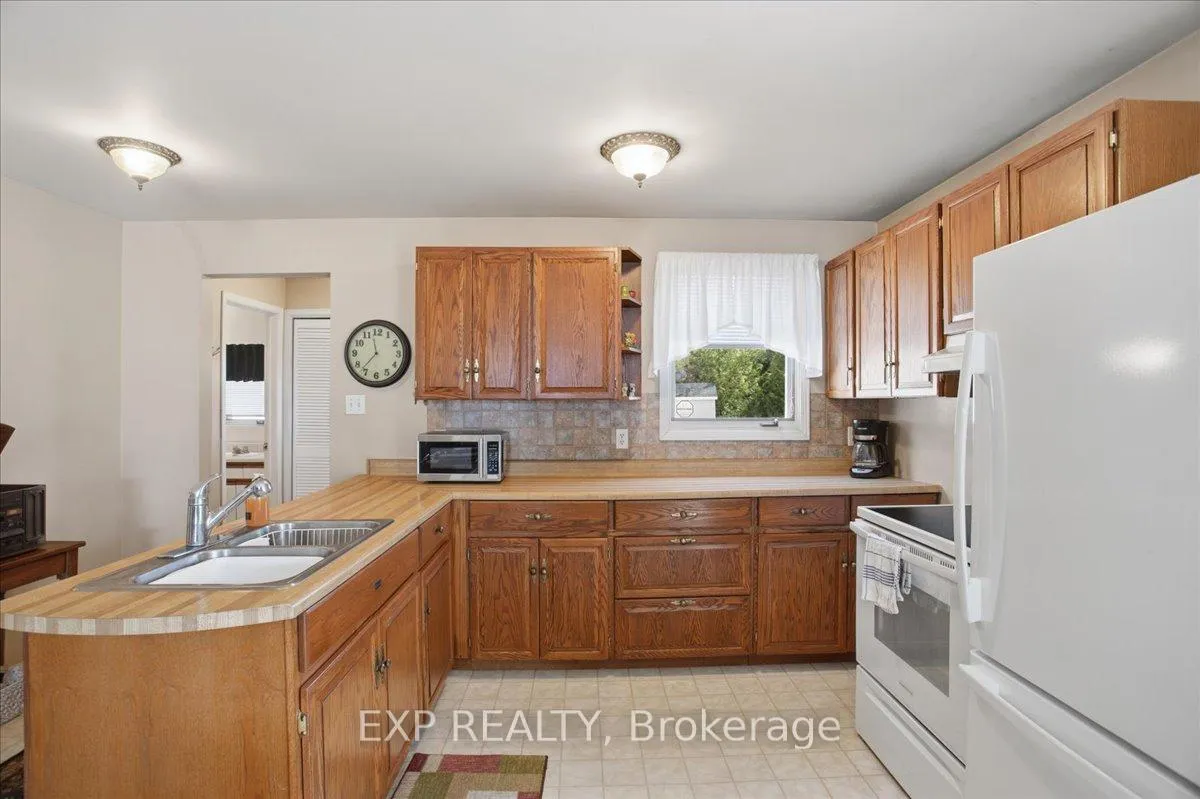 Photo 7 of 69 33rd Street N, Wasaga Beach — HOMEH