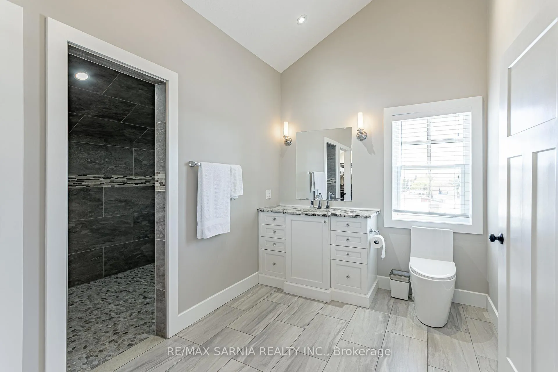 Photo 28 of 18 Centre Street, Lambton Shores, Grand Bend — HOMEH