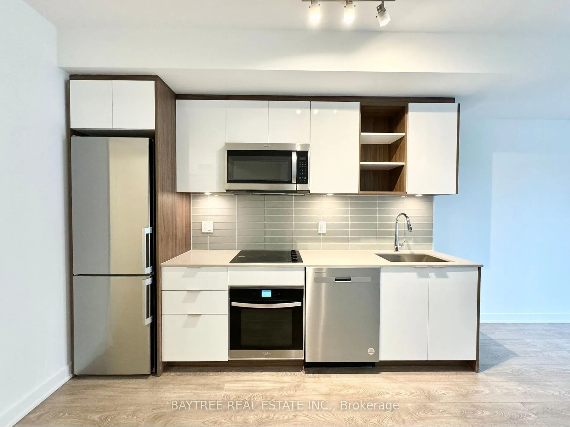 Front of Unit 543, 543 Richmond Street W