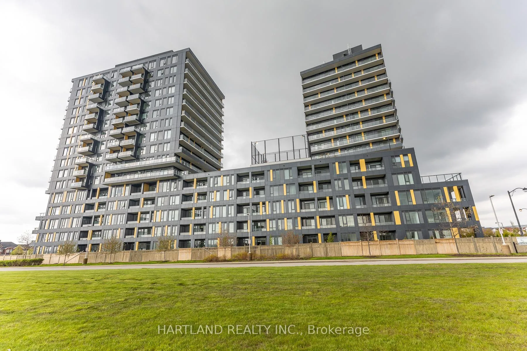 Photo 3 of Unit 107, 4878 Powers Common, Burlington, Alton — HOMEH