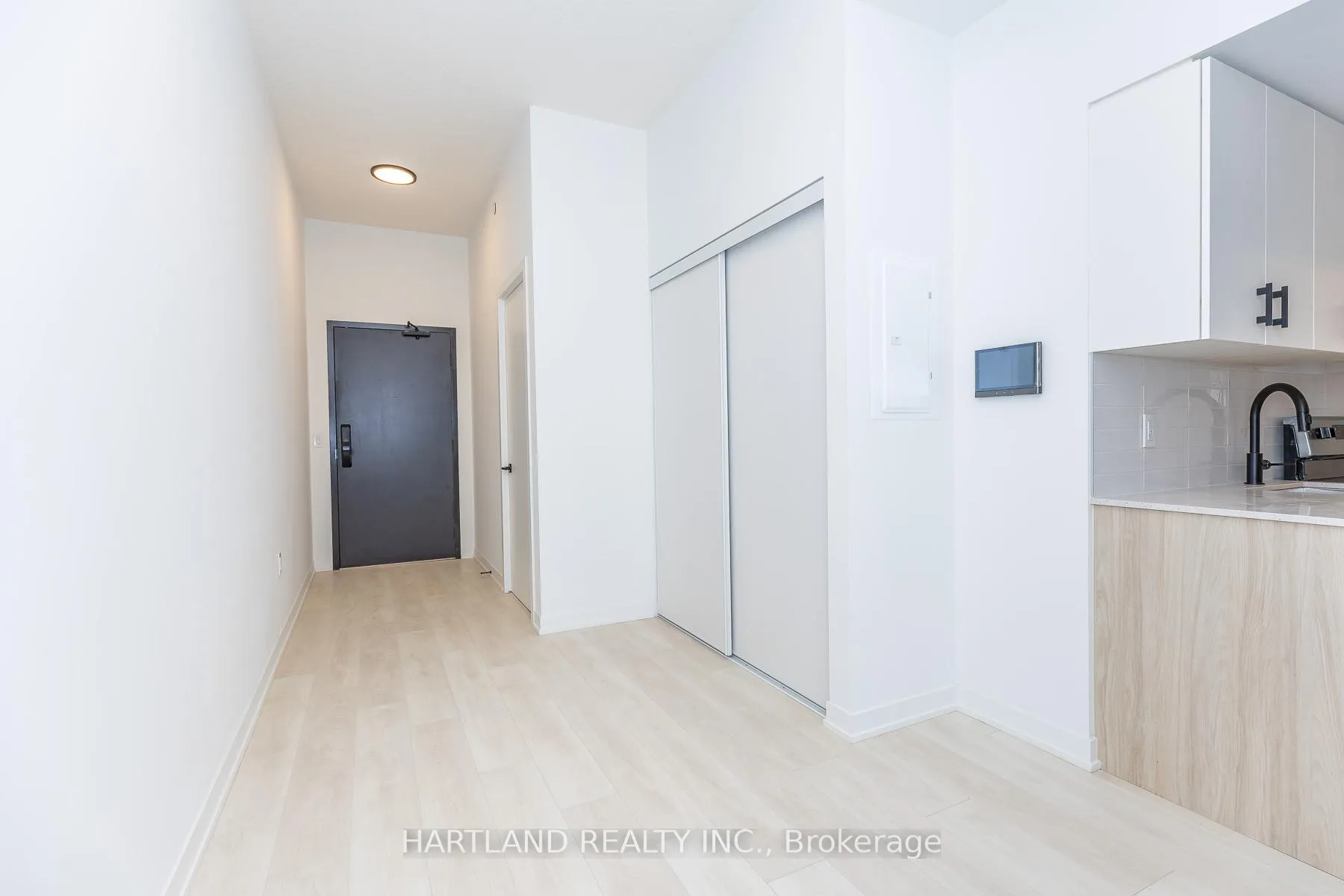 Photo 5 of Unit 107, 4878 Powers Common, Burlington, Alton — HOMEH