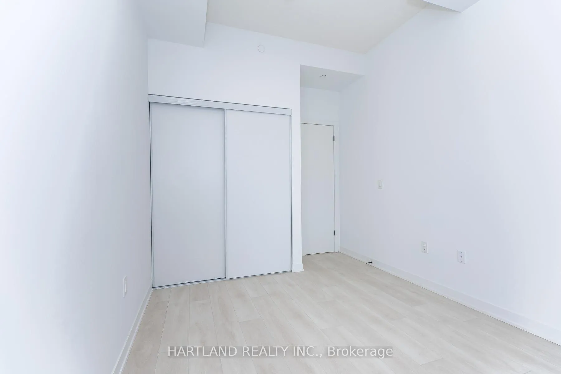 Photo 10 of Unit 107, 4878 Powers Common, Burlington, Alton — HOMEH
