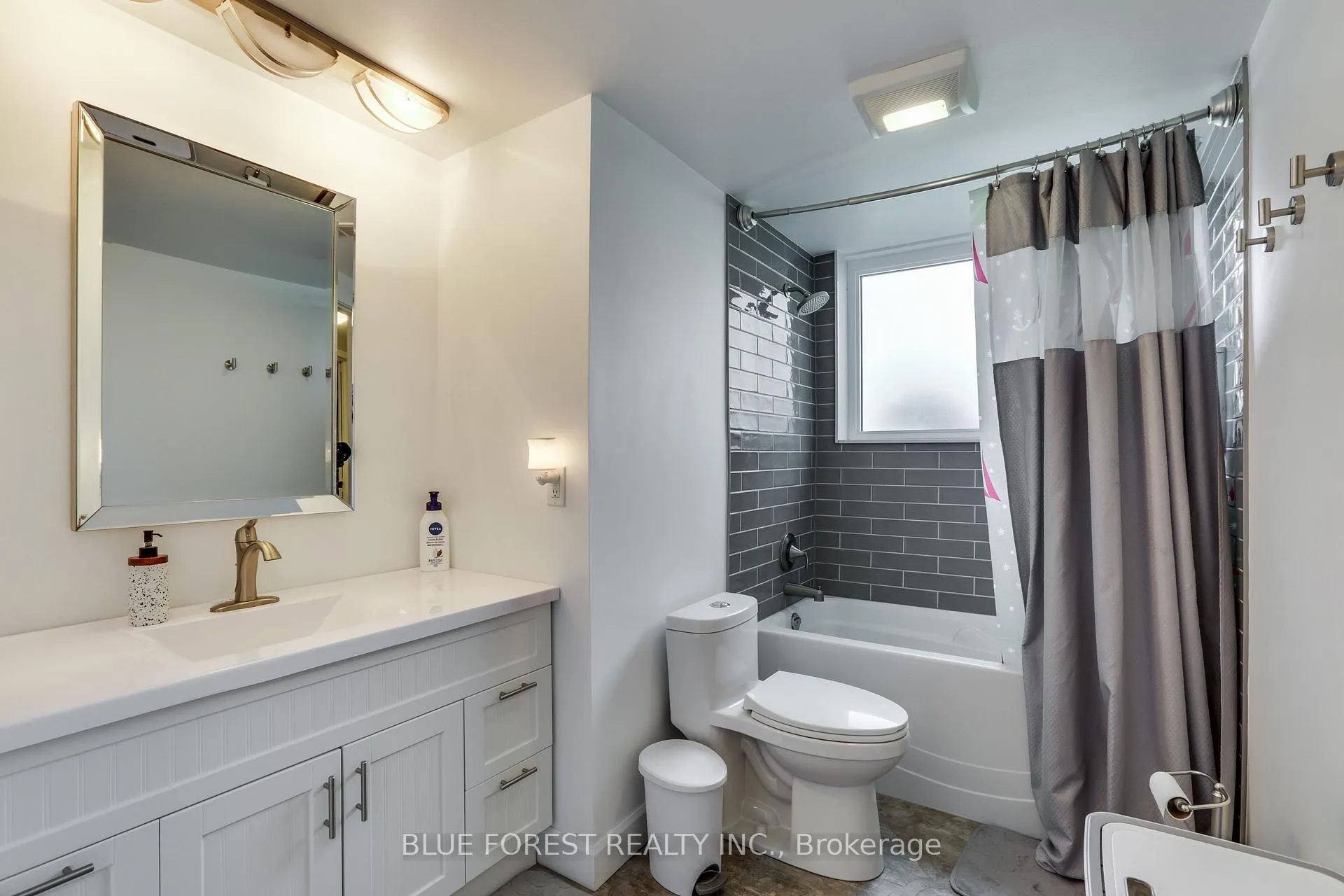 Photo 32 of 225 Coulton Drive, West Perth, Mitchell — HOMEH