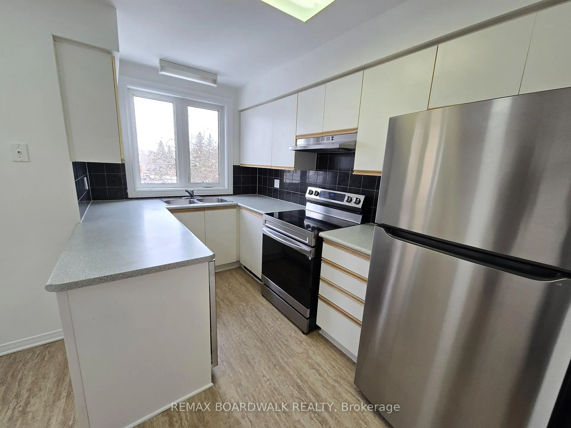 Photo 5 of 219 Briston Private, Ottawa, Hunt Club Park — HOMEH