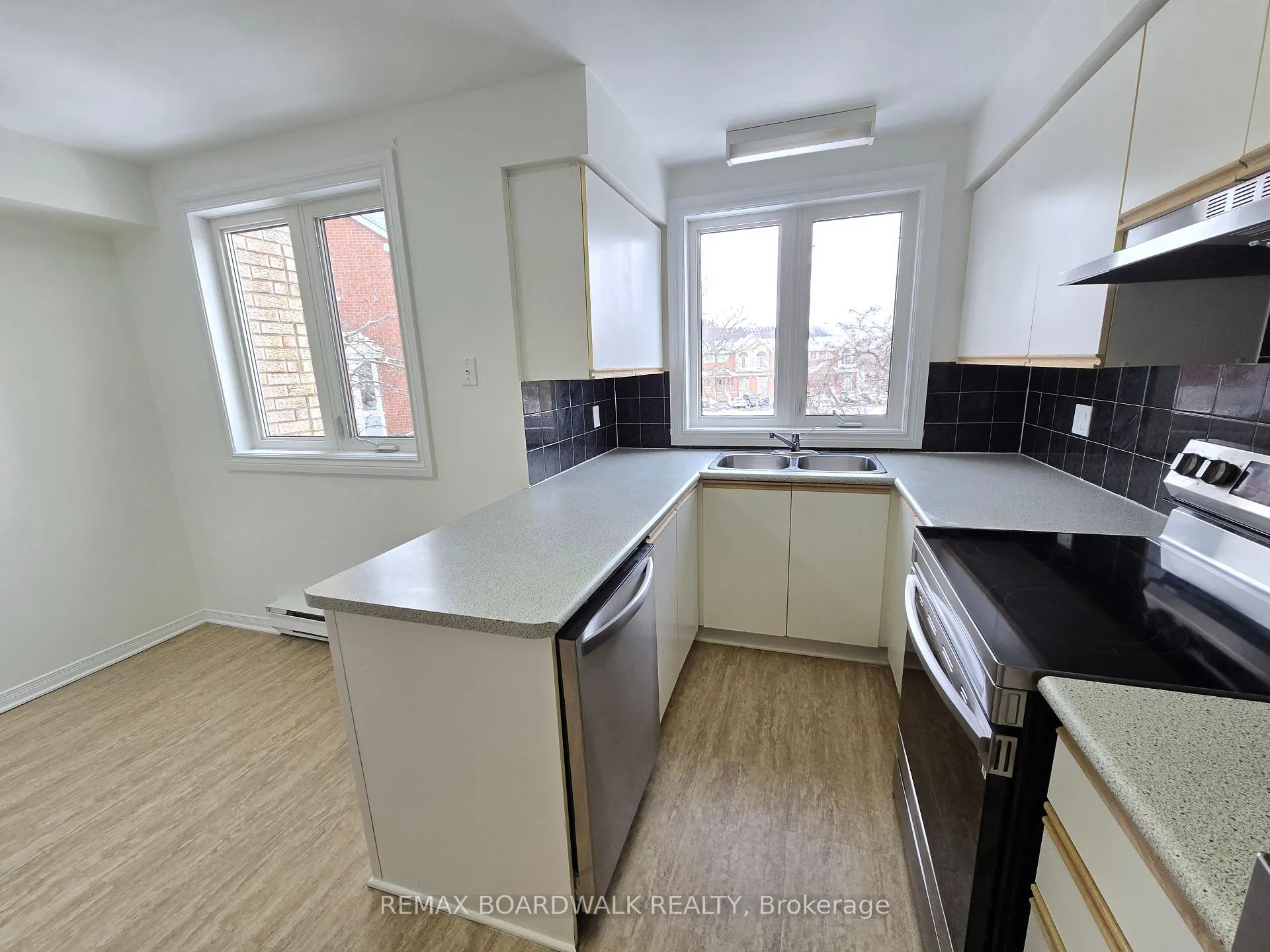 Photo 6 of 219 Briston Private, Ottawa, Hunt Club Park — HOMEH