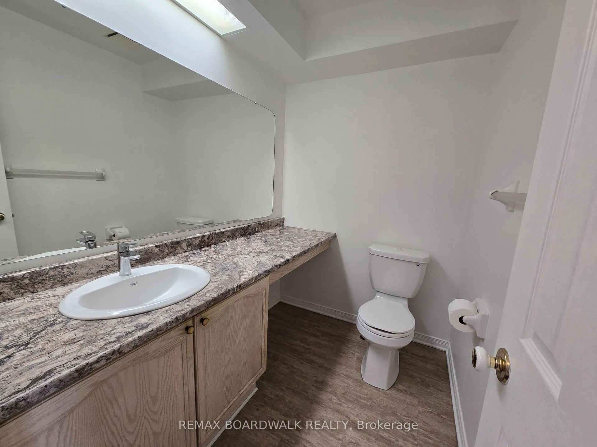 Photo 8 of 219 Briston Private, Ottawa, Hunt Club Park — HOMEH
