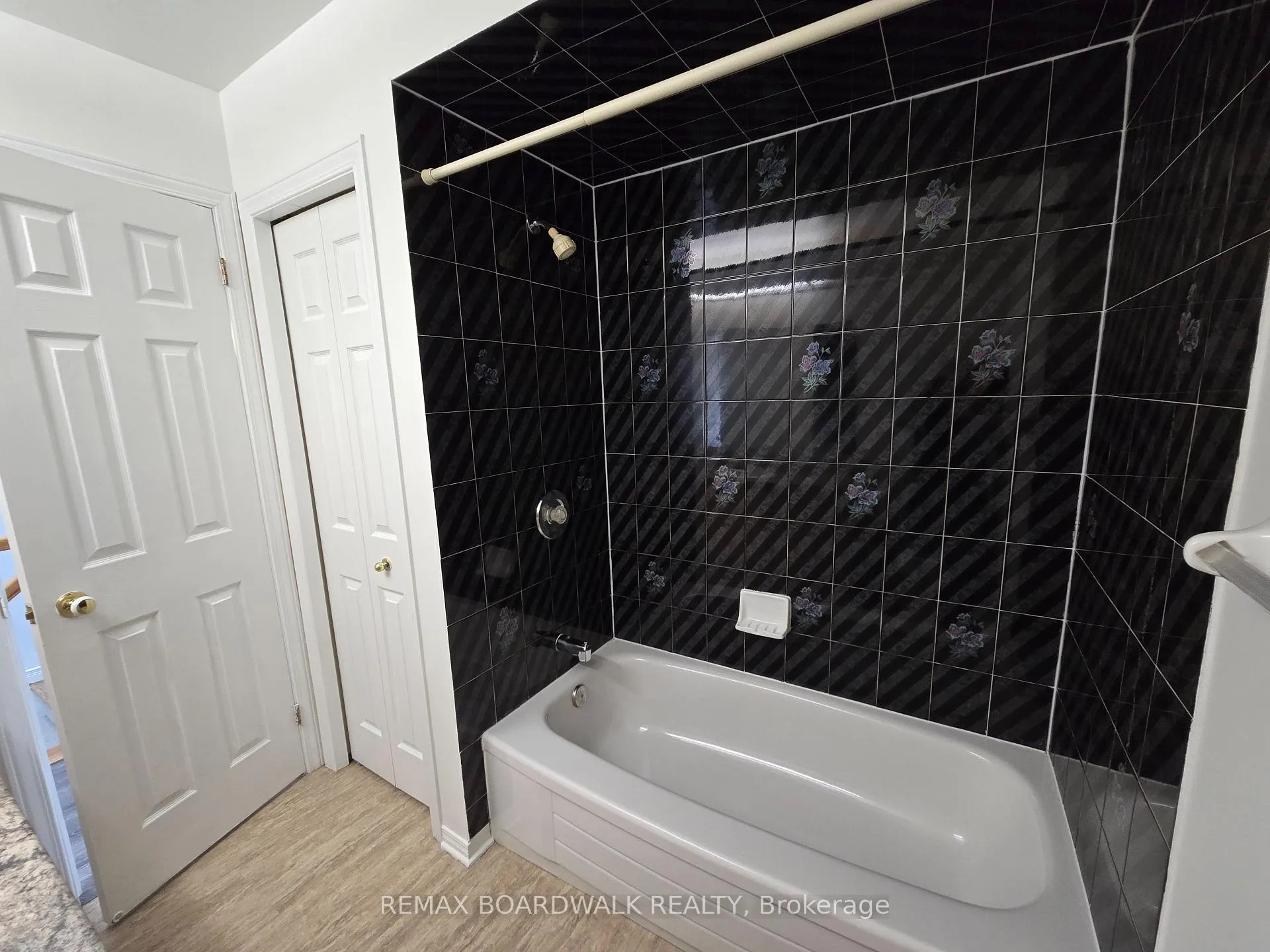 Photo 15 of 219 Briston Private, Ottawa, Hunt Club Park — HOMEH