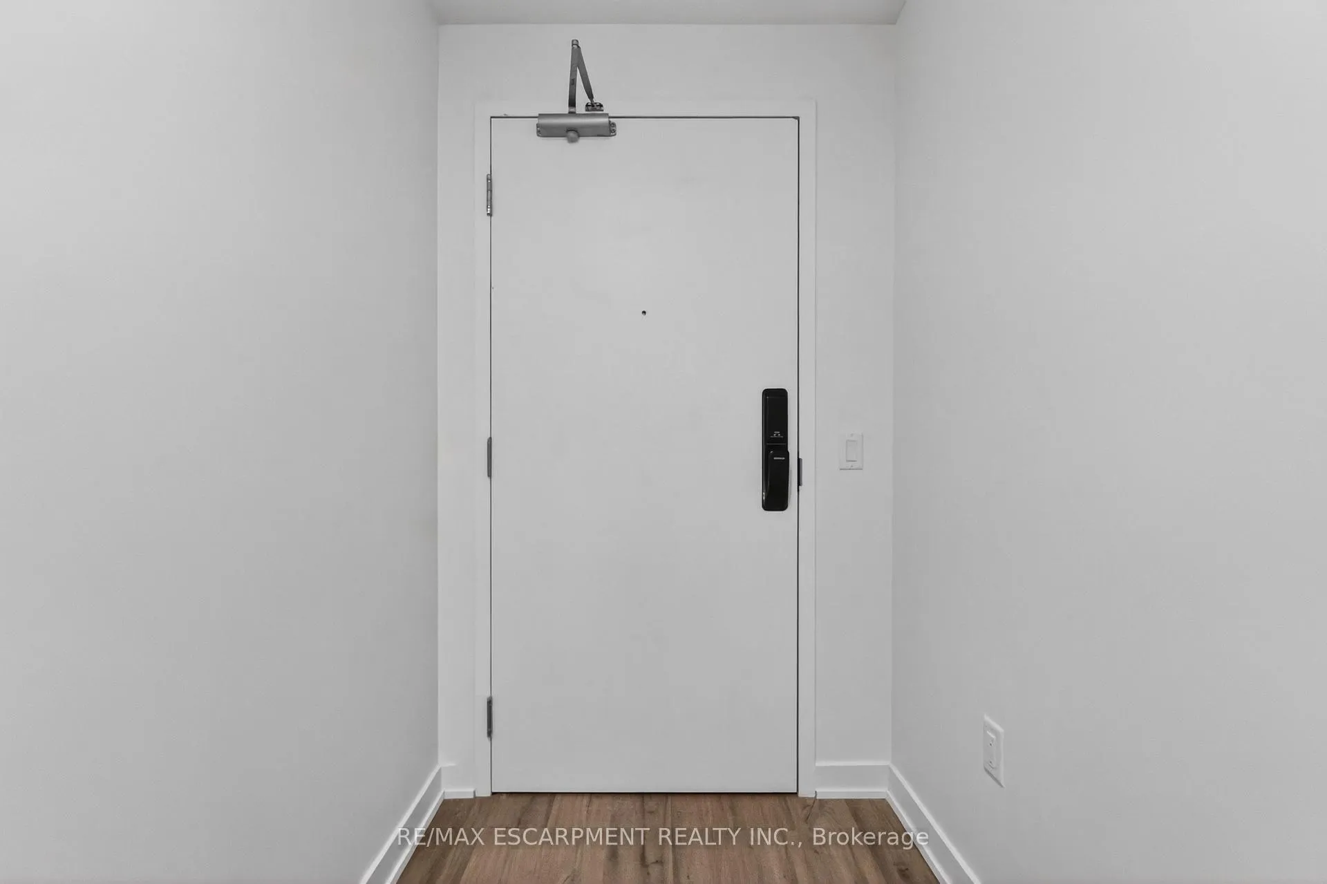 Photo 5 of Unit 707, 461 Green Road W, Hamilton, Lakeshore — HOMEH